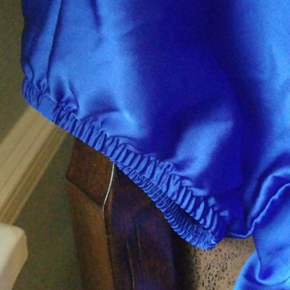 Express Blouson Top - Picture 3 of 8